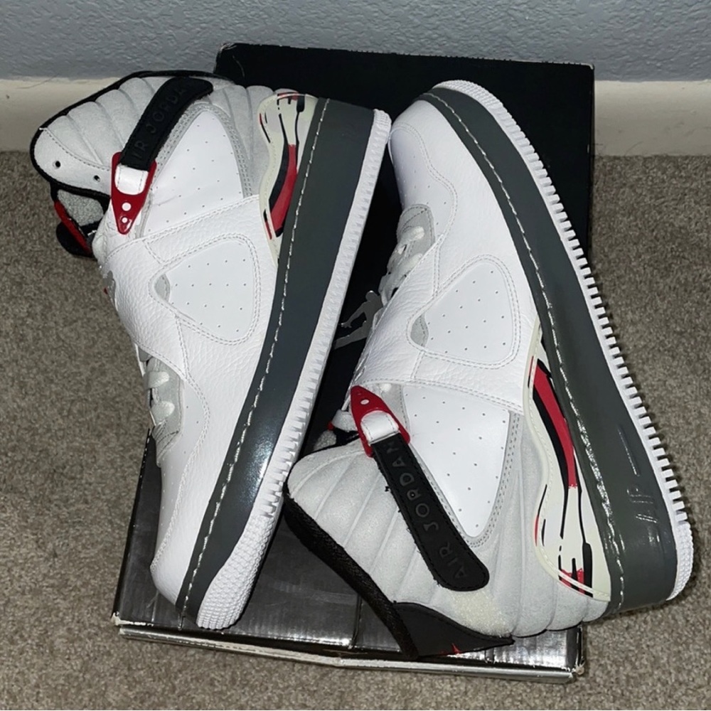 $200 Jordan 8 retro Bugs bunny 2013 size 9 men’s